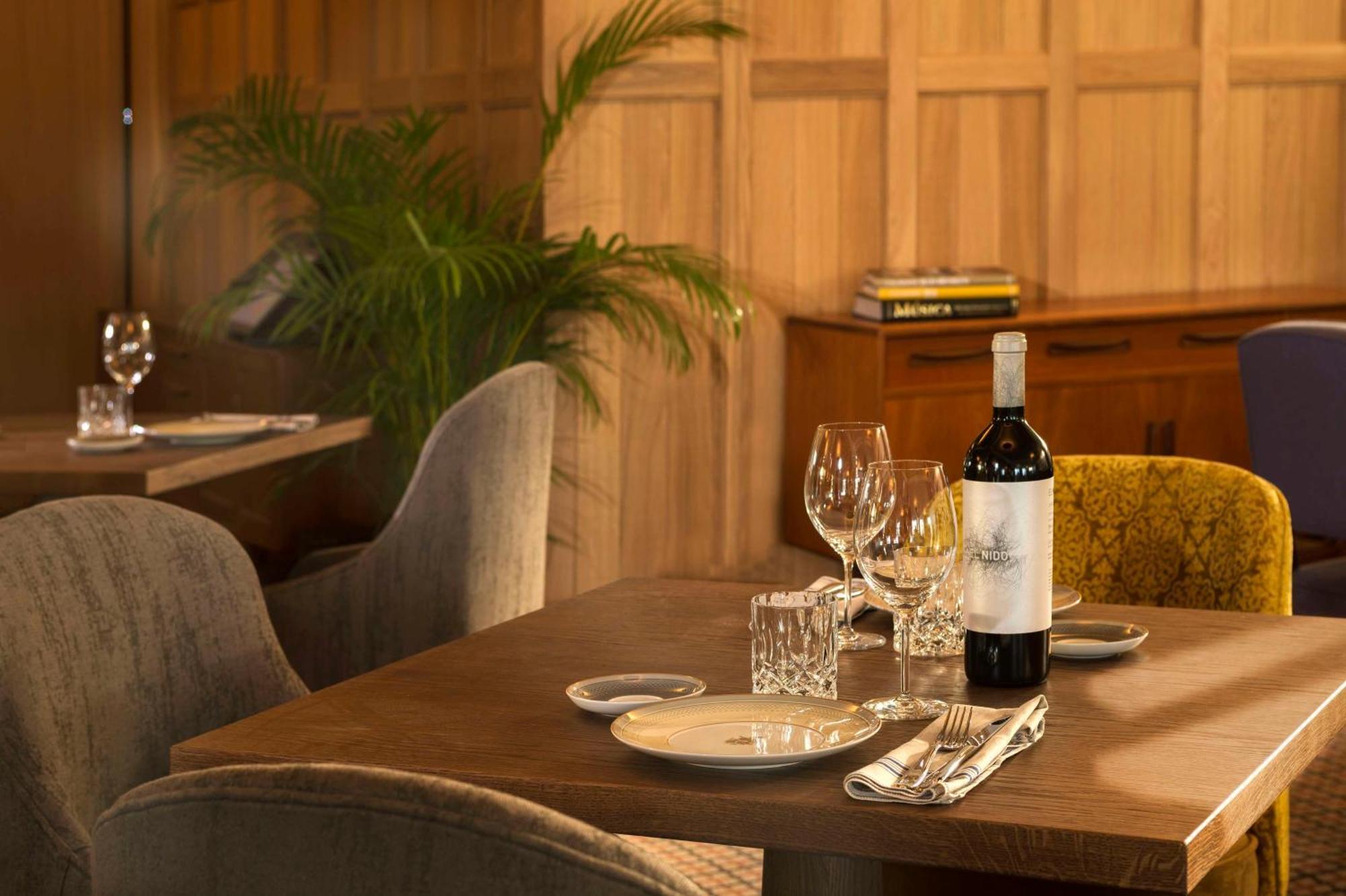 Nh Collection Madrid Suecia Hotel Exterior foto The restaurant at The Old Bank