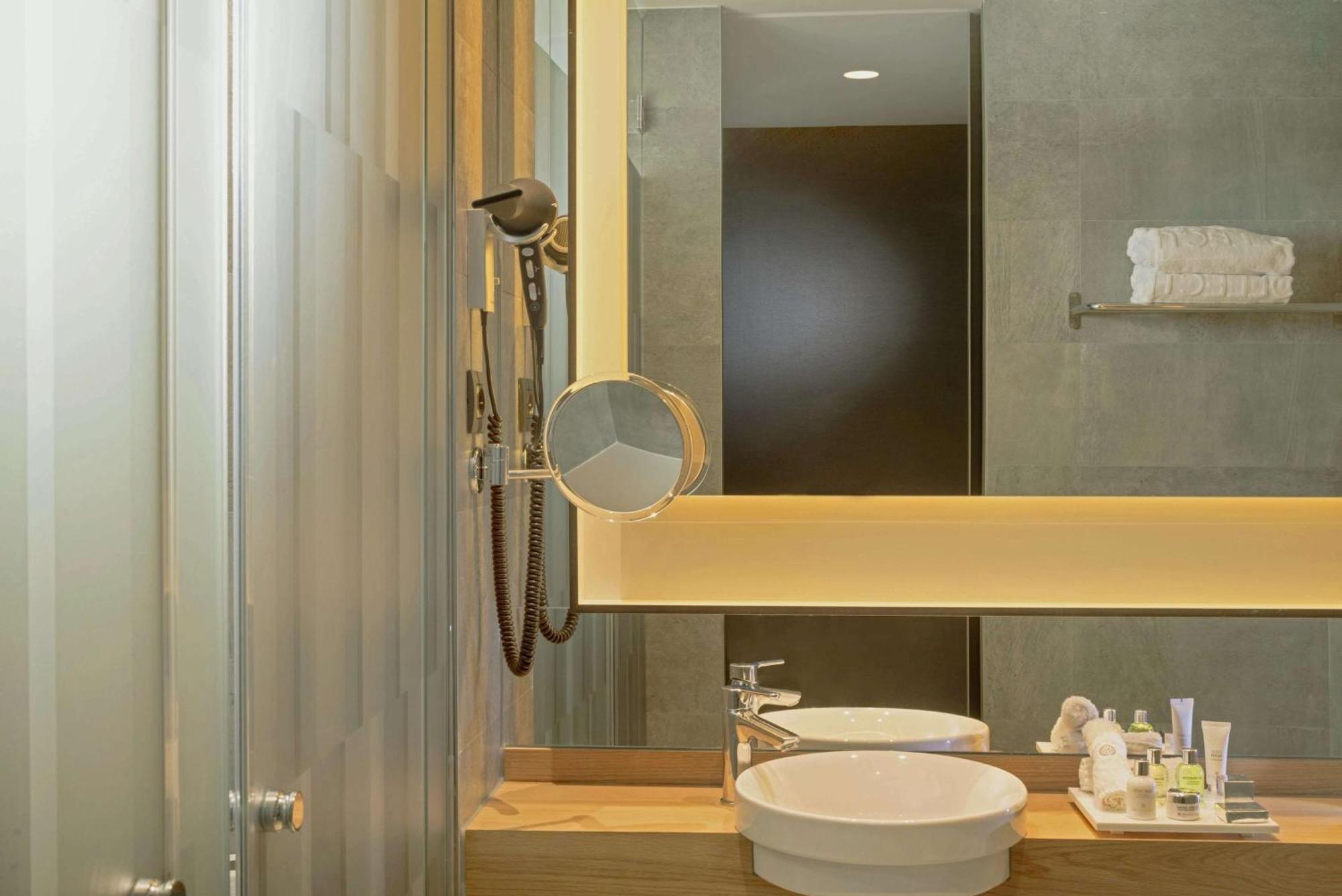 Nh Collection Madrid Suecia Hotel Exterior foto Bathroom